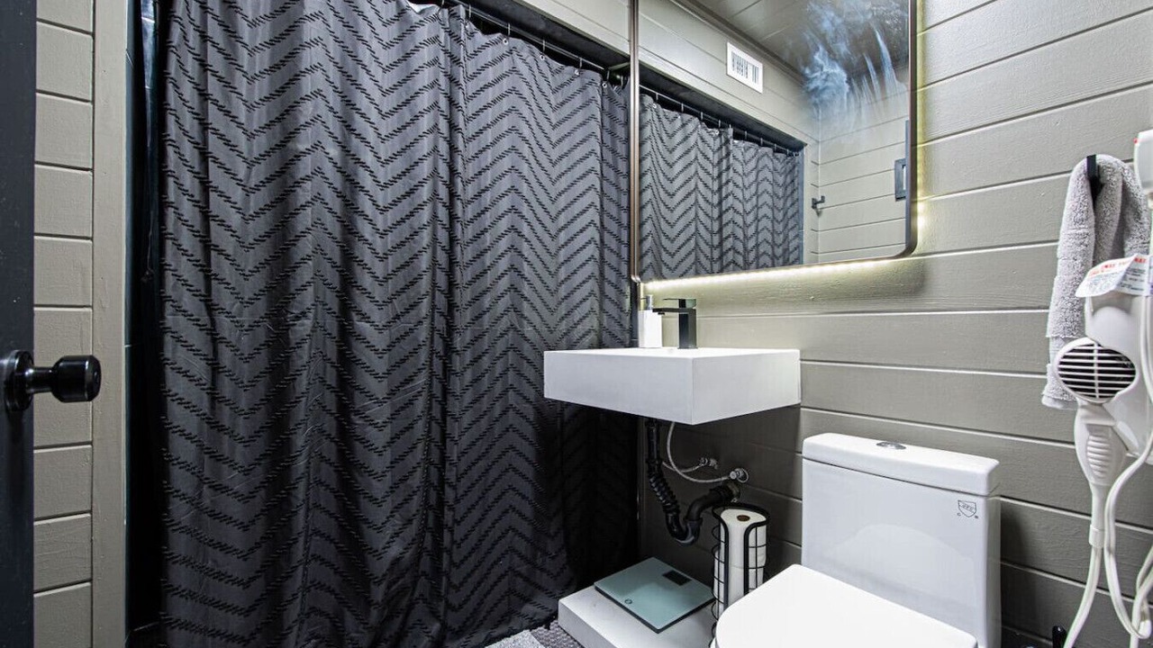 Photo of Bathroom in Downtown Columbus