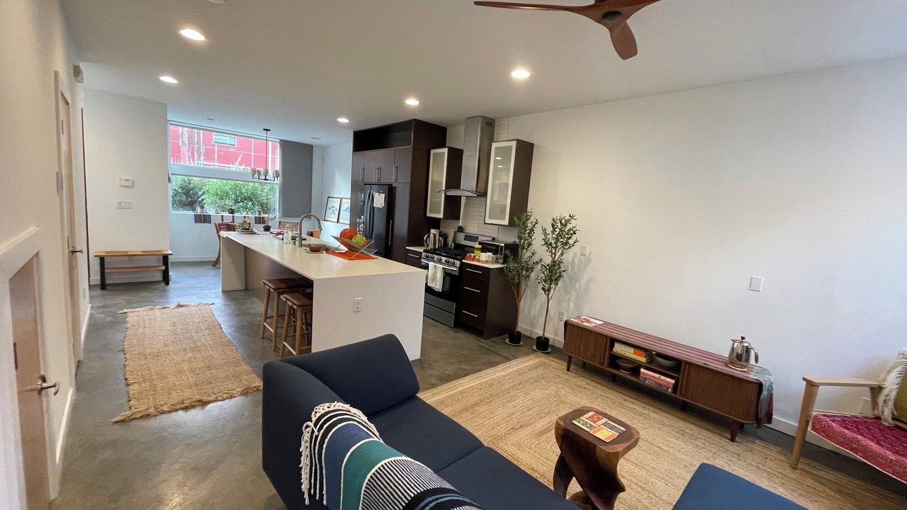 Photo of Livingroom in North Beacon Hill