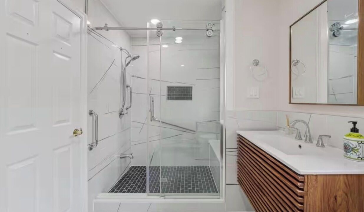 Photo of Bathroom in Lowes Island