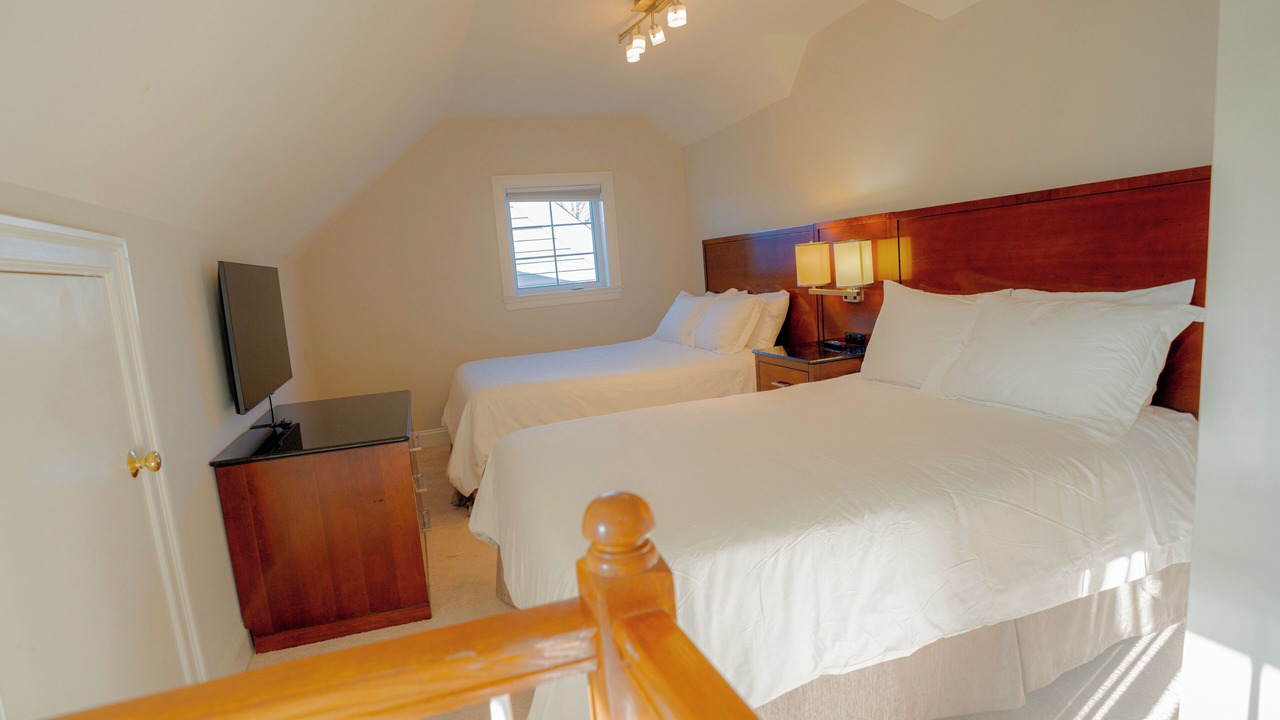 Photo of Bedroom in Baileys Crossroads