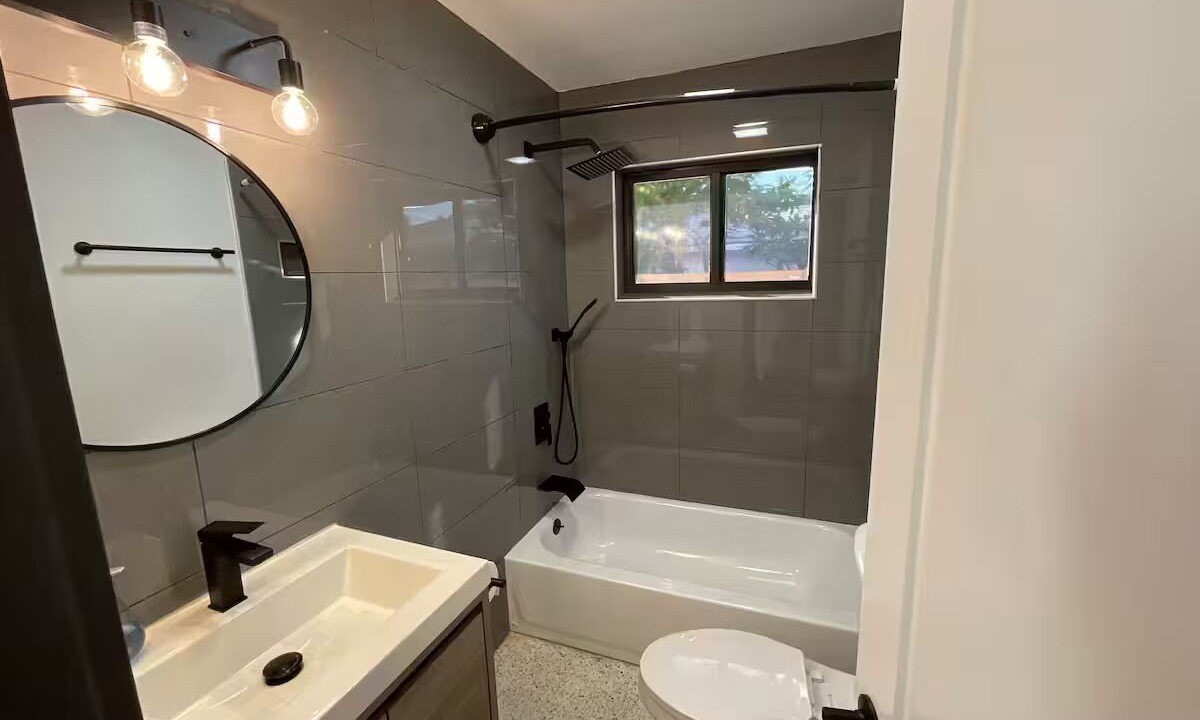 Photo of Bathroom in Indian Beach Sapphire Shores