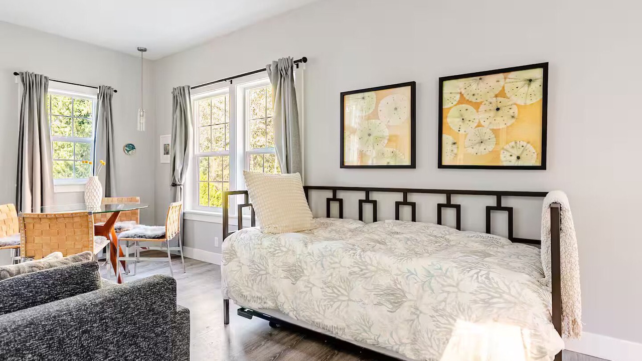 Photo of Bedroom in Rollingbay