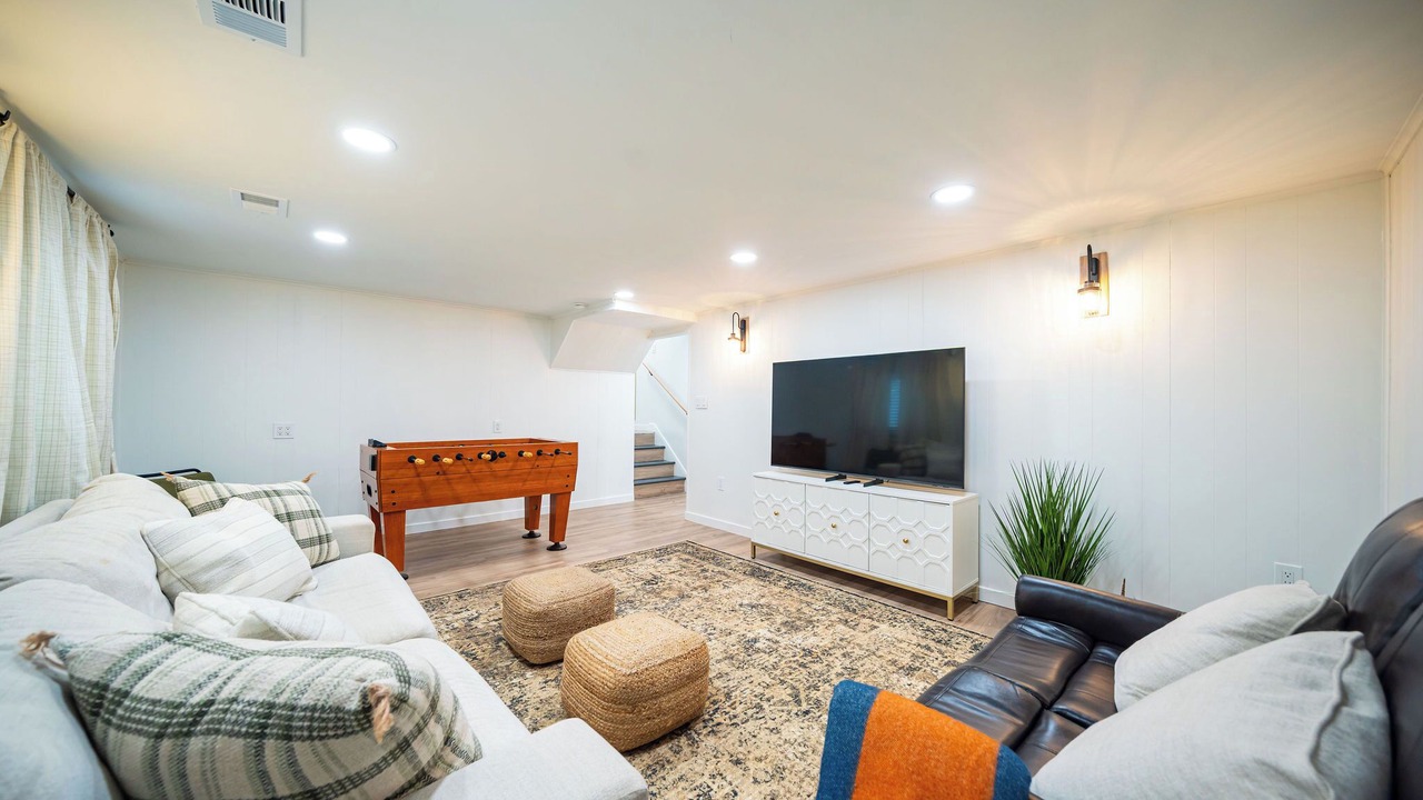 Photo of Livingroom in Summit Station