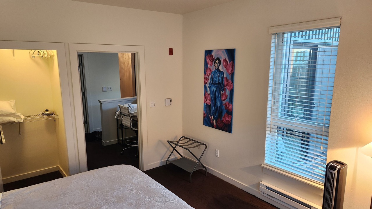 Photo of Bedroom in Broadway