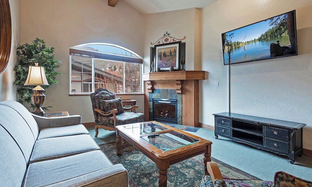 Photo of Livingroom in Midway