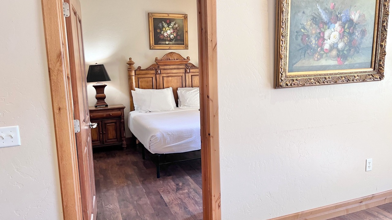 Photo of Bedroom in Midway