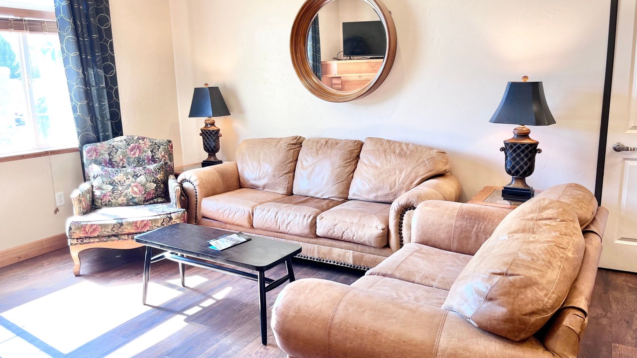 Photo of Livingroom in Midway