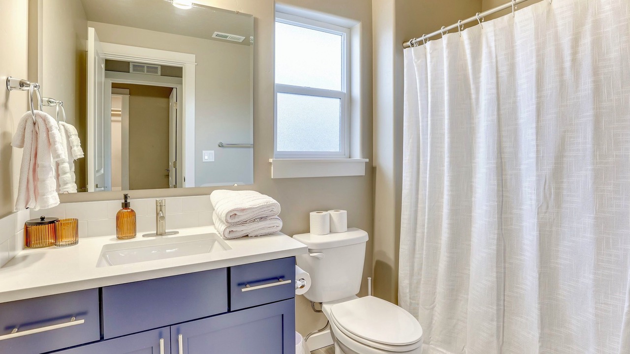 Photo of Bathroom in Sunset