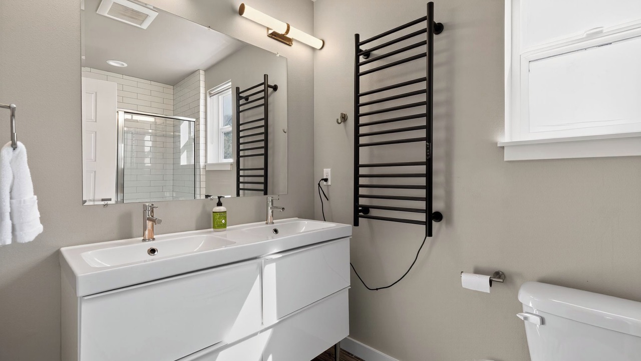 Photo of Bathroom in Southeast Magnolia