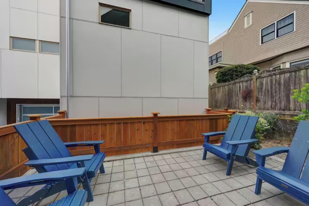 Photo of Patio Balcony in North Admiral