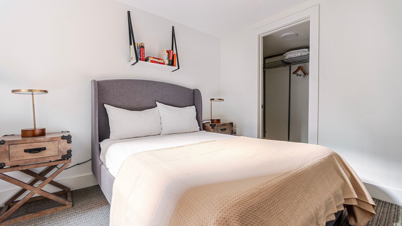 Photo of Bedroom in Navy Yard
