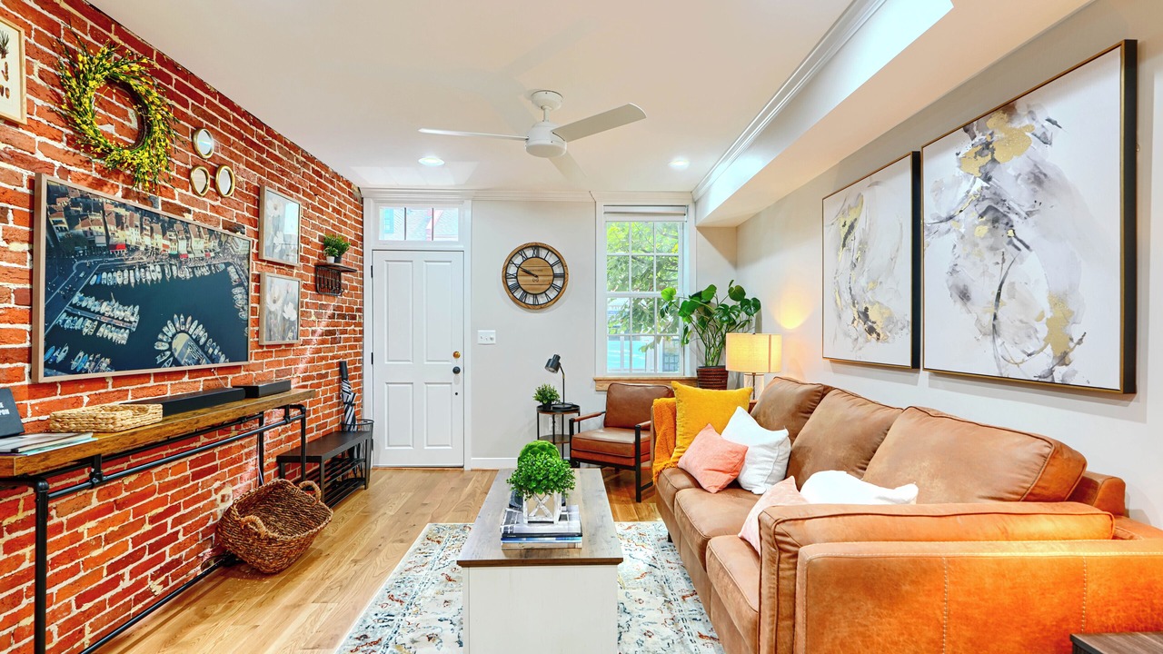 Photo of Livingroom in Downtown Baltimore