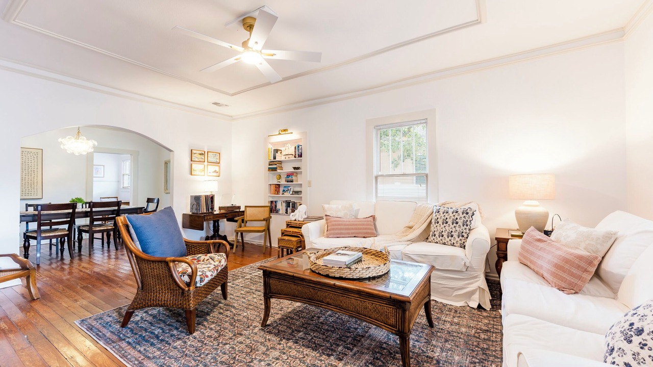 Photo of Livingroom in Gillespie Park