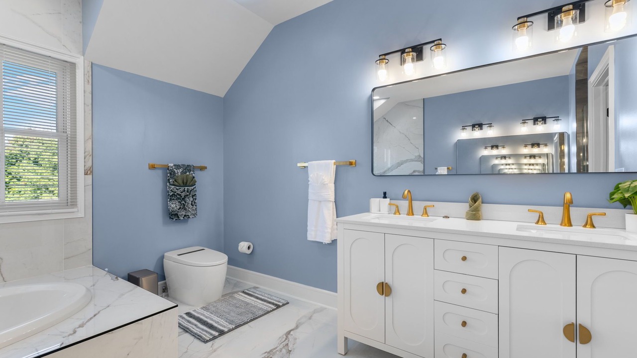 Photo of Bathroom in Baileys Crossroads