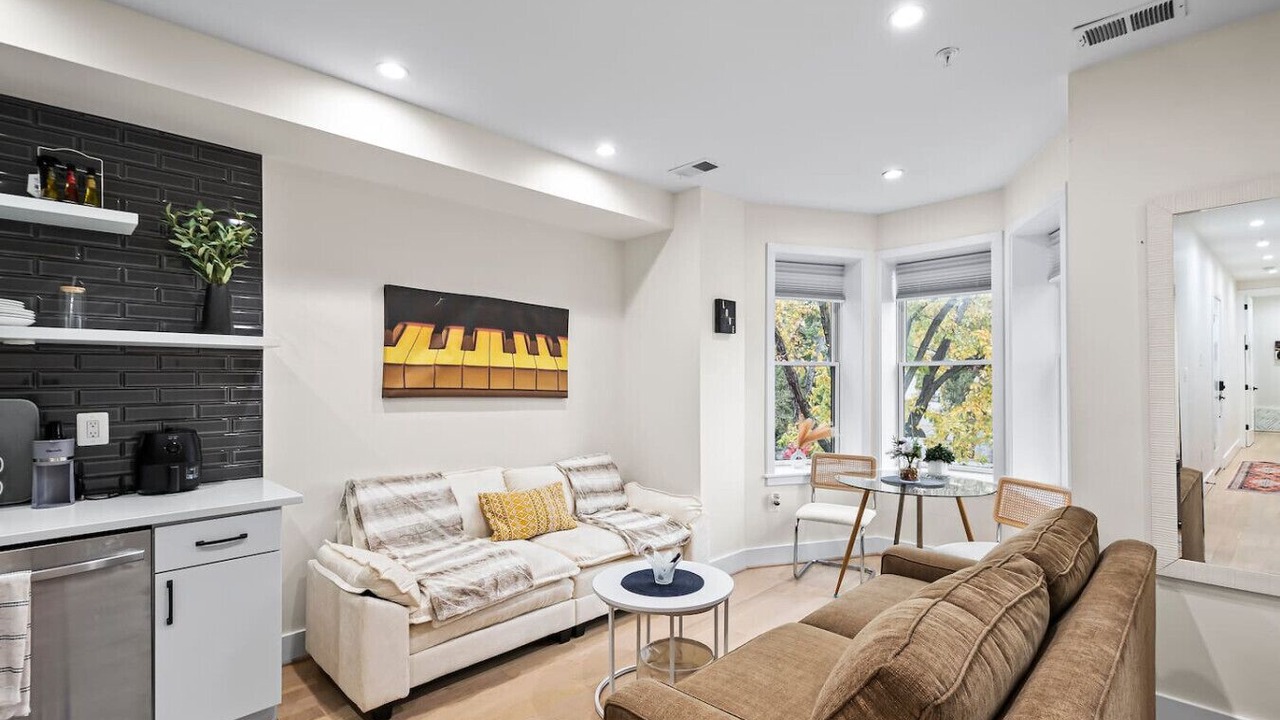 Photo of Livingroom in Dupont Circle
