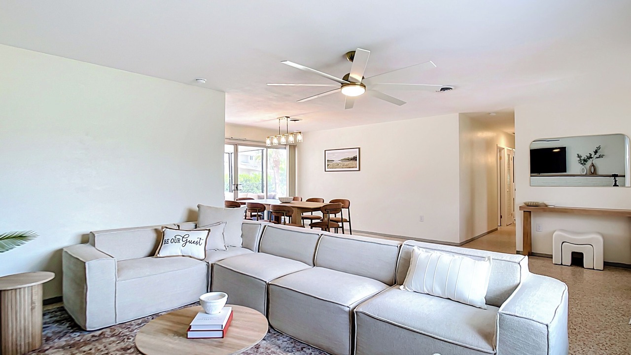 Photo of Livingroom in Golden Beach
