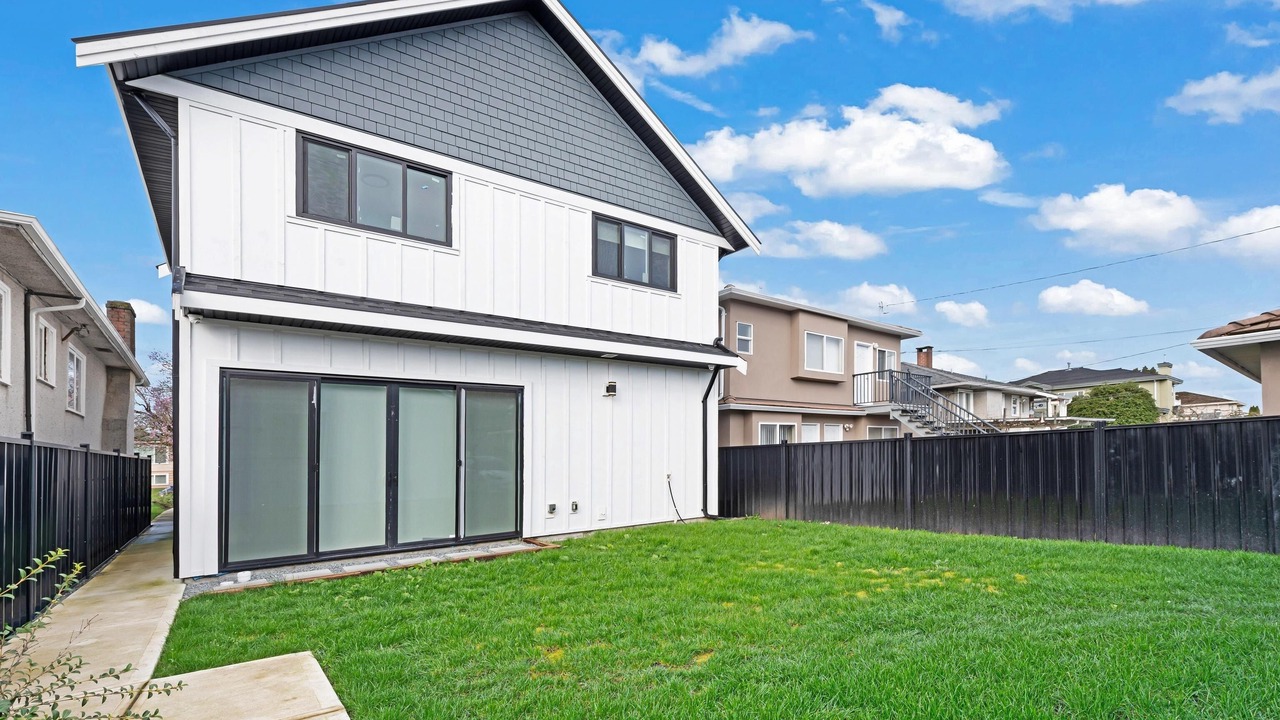 Photo of Outdoor in Renfrew-Collingwood
