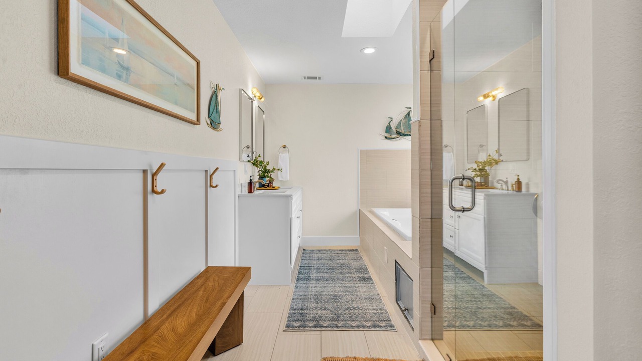 Photo of Bathroom in Glen Oaks
