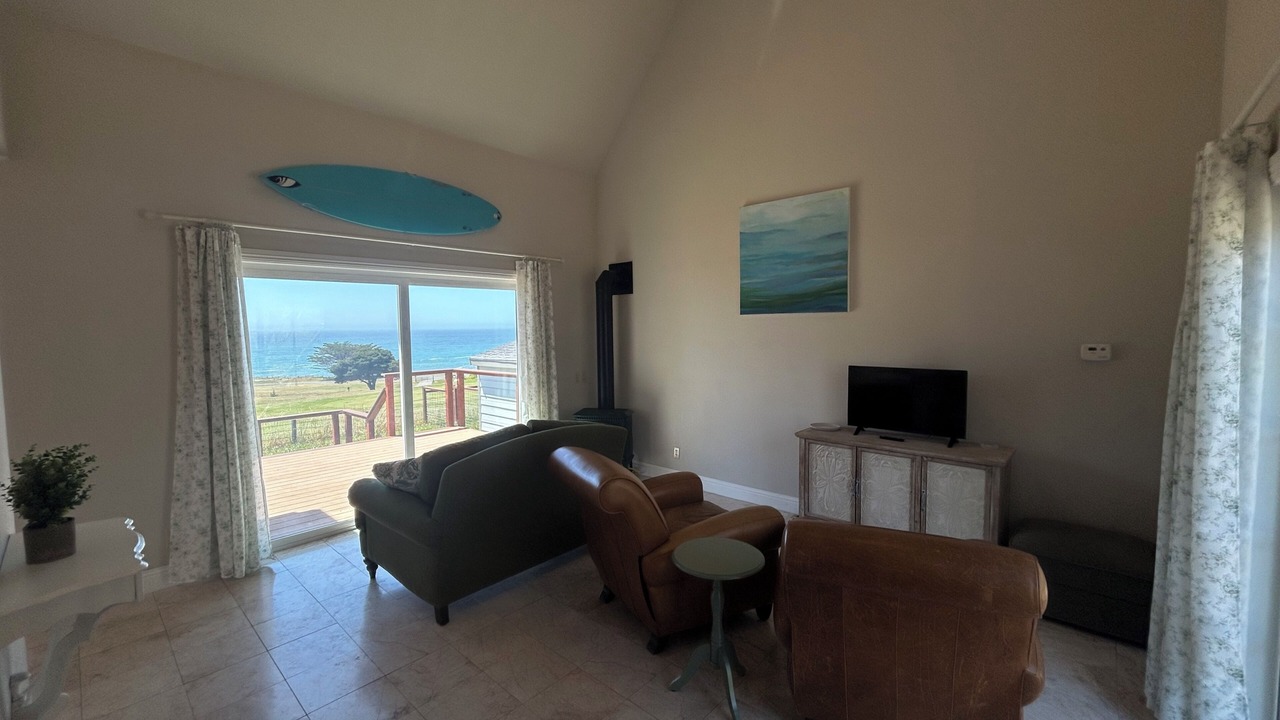 Photo of Livingroom in Shelter Cove