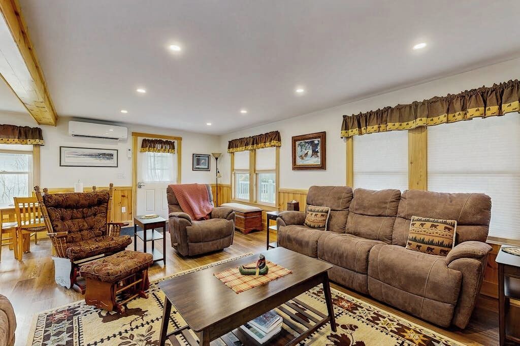 Photo of Livingroom in Greenville Junction