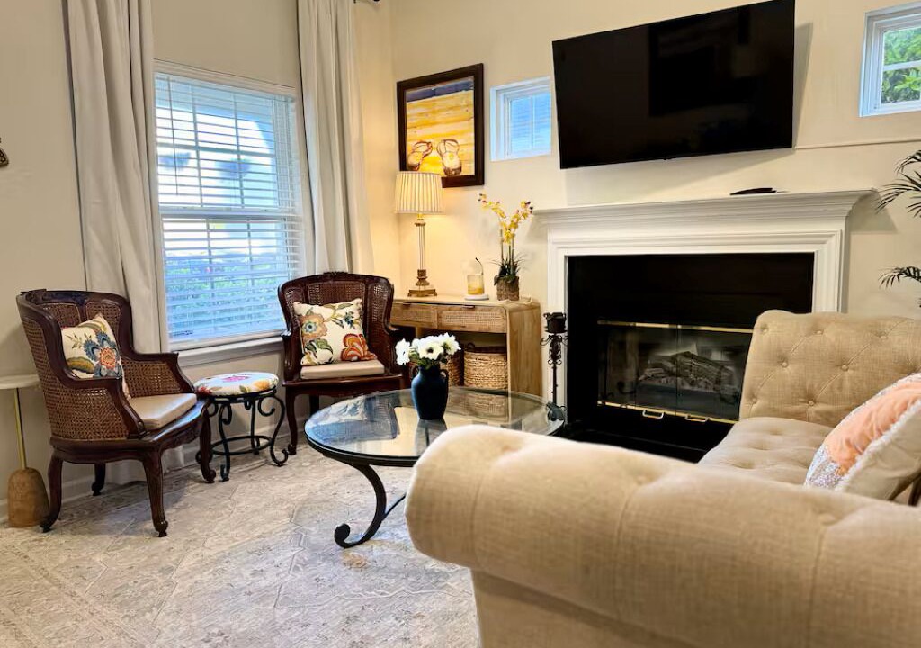 Photo of Livingroom in Northeast Raleigh