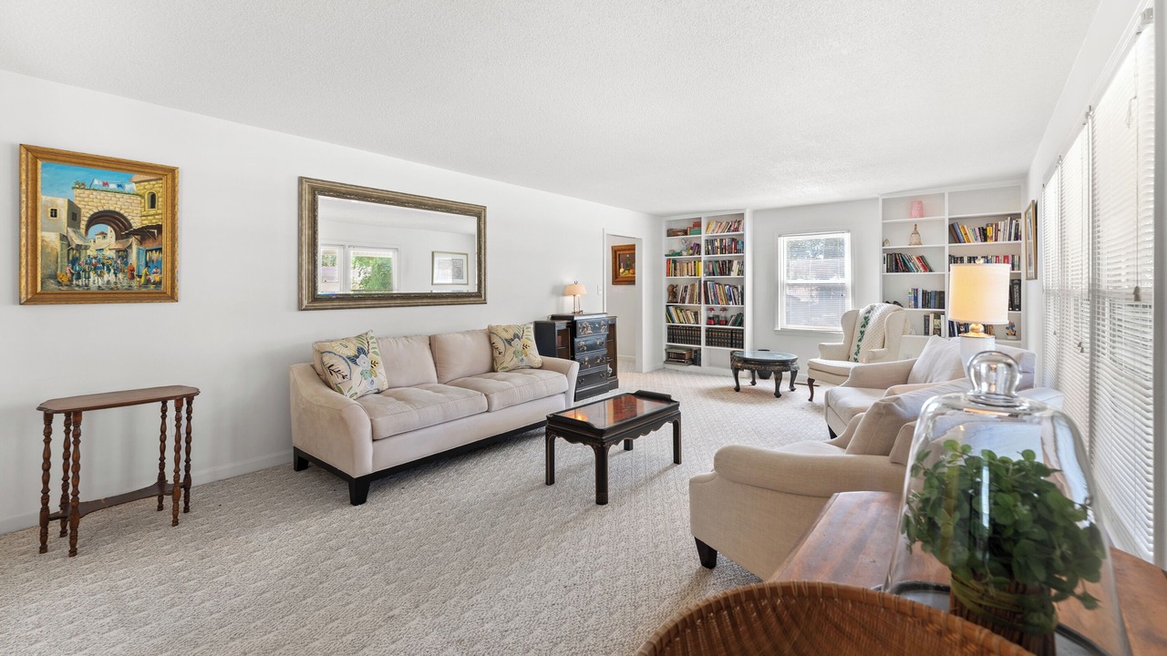 Photo of Bedroom in Arcadian Shores