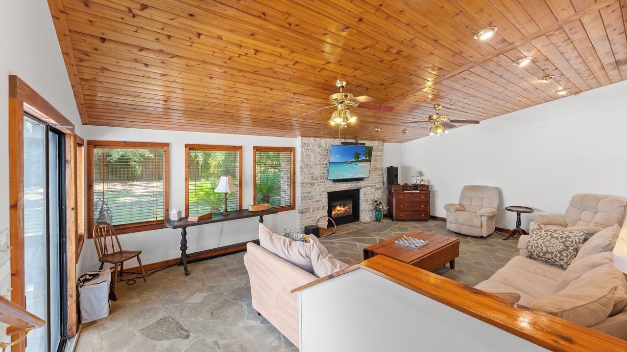 Photo of Bedroom in Arcadian Shores
