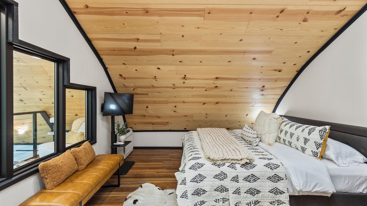 Photo of Bedroom in Blue Eye