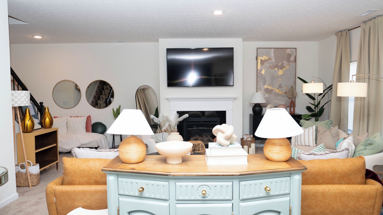 Photo of Livingroom in Summit Station