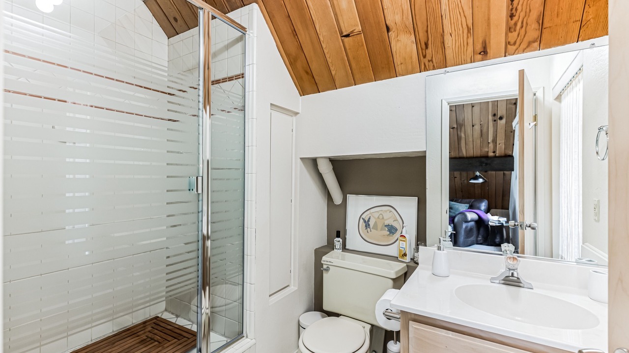 Photo of Bathroom in Kelseyville