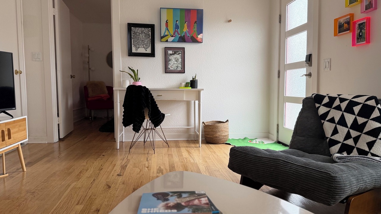 Photo of Livingroom in Depot Bench
