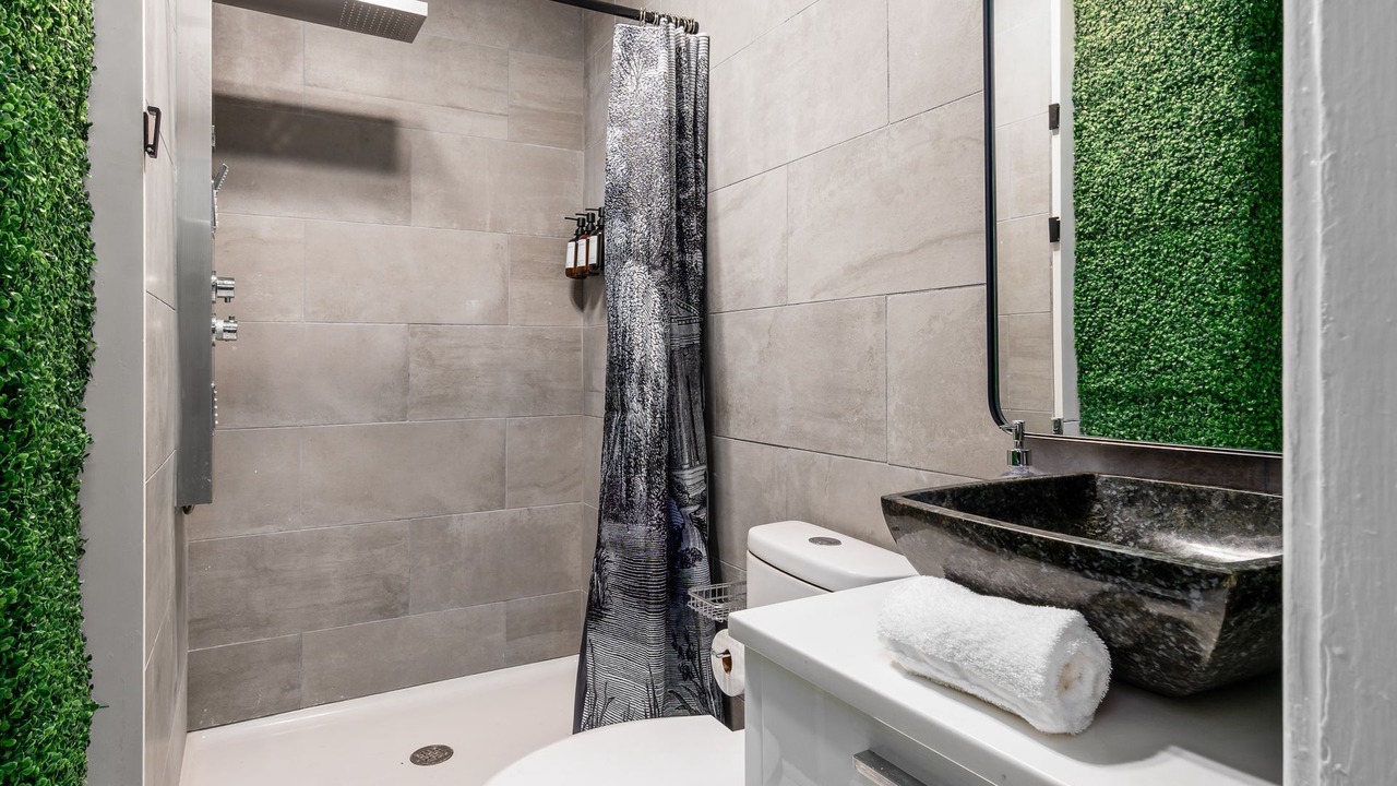Photo of Bathroom in Weinland Park