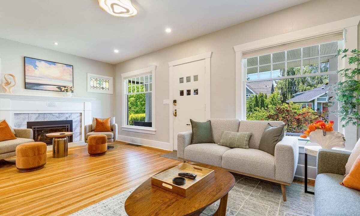 Photo of Livingroom in East Queen Anne