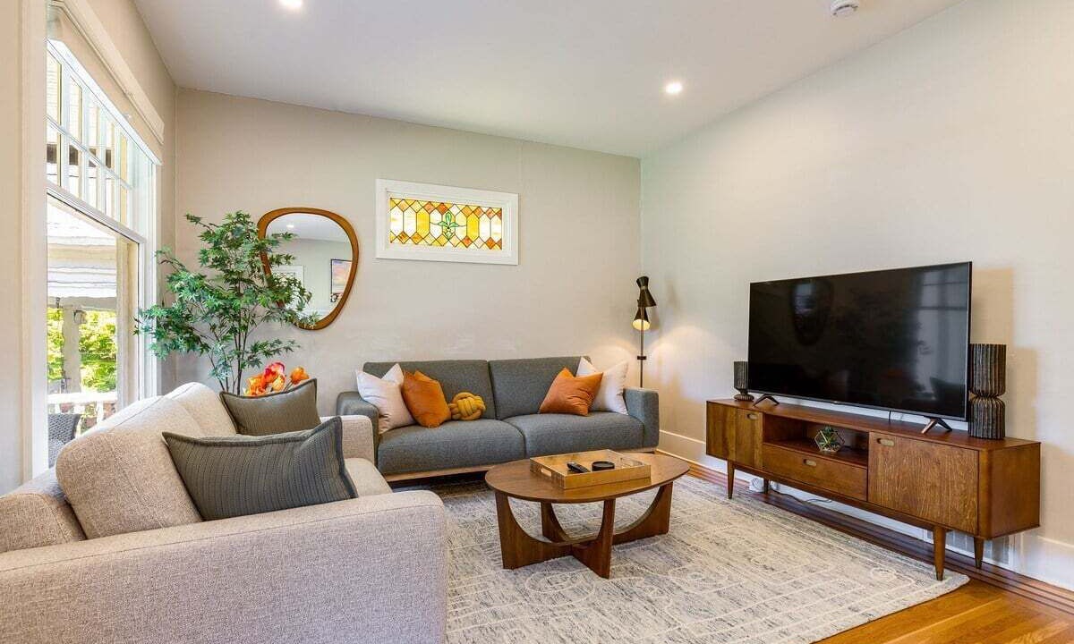 Photo of Livingroom in East Queen Anne