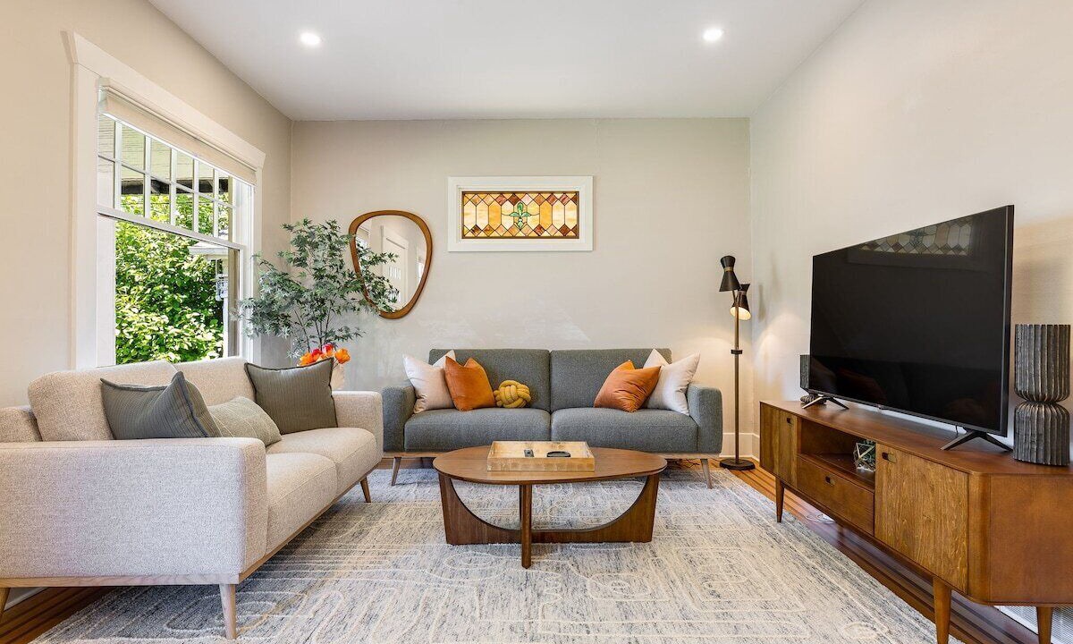 Photo of Livingroom in East Queen Anne