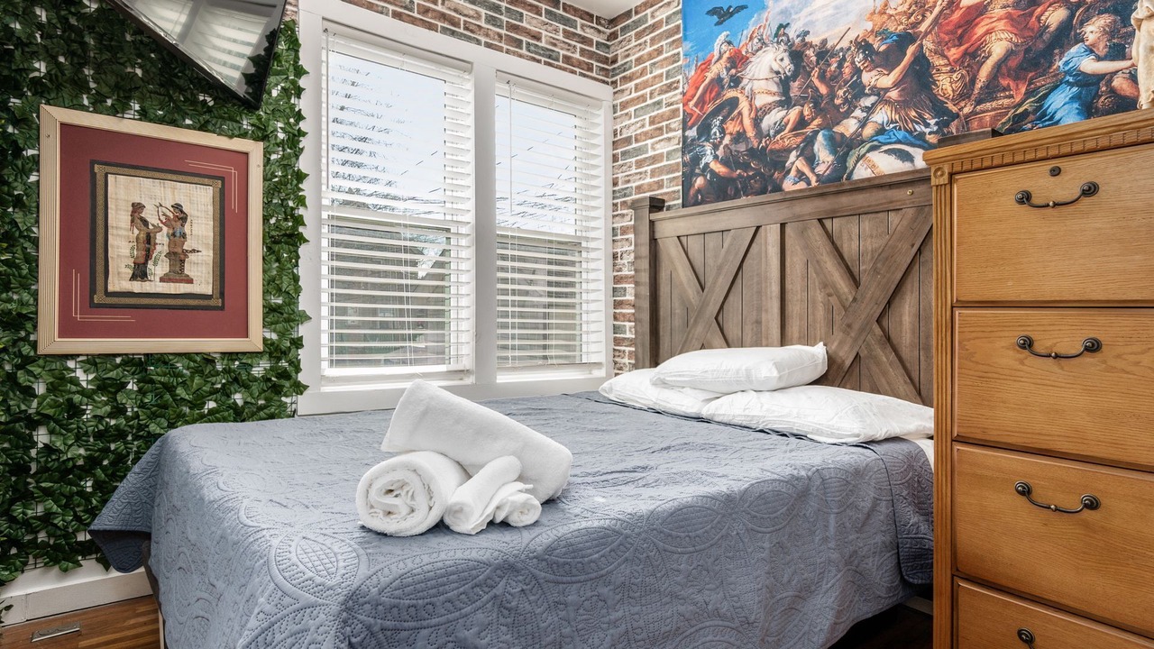 Photo of Bedroom in Old North Columbus