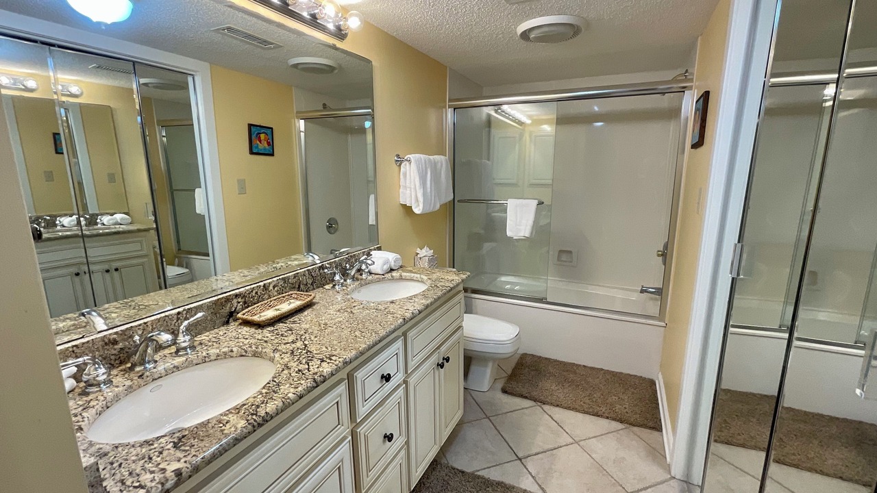 Photo of Bathroom in Arcadian Shores