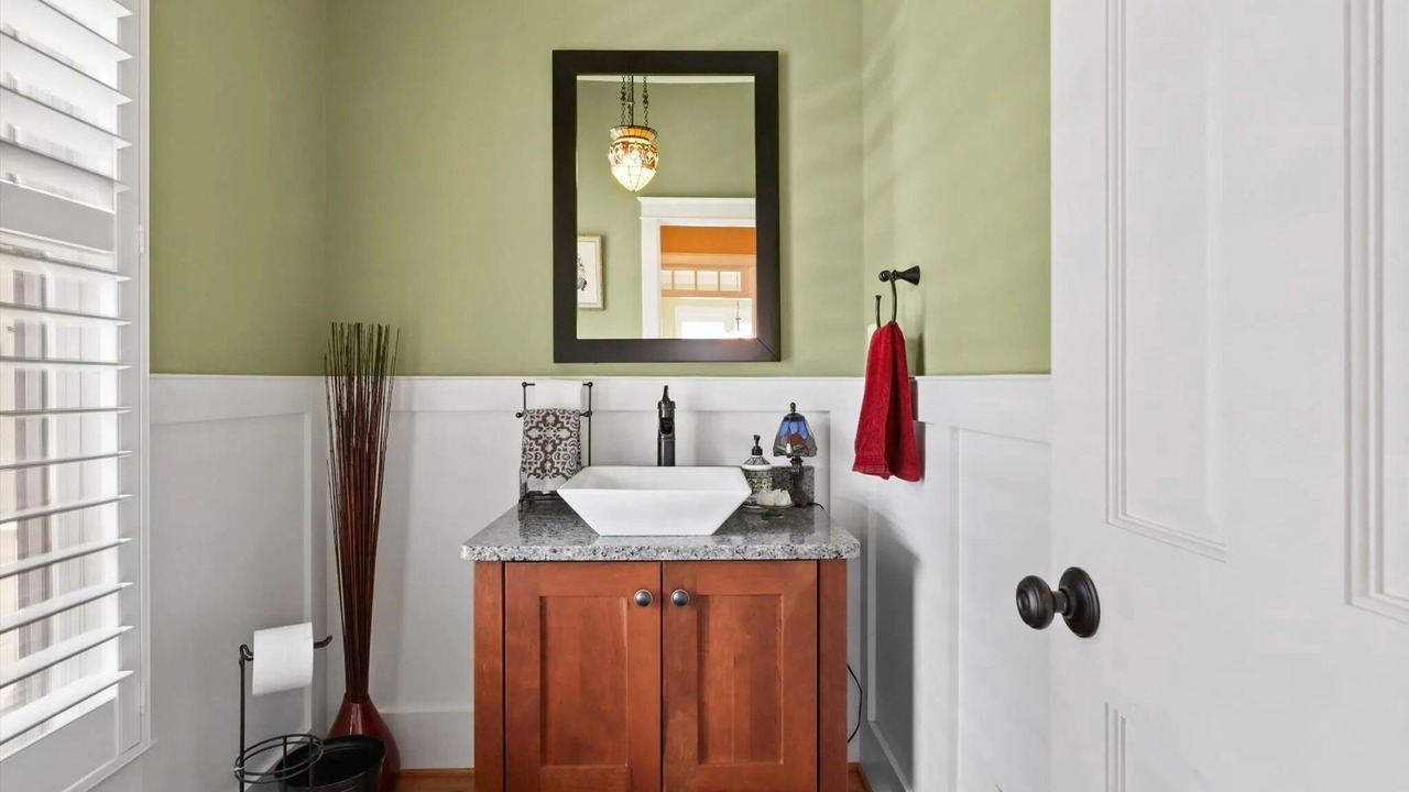 Photo of Bathroom in Addison Heights