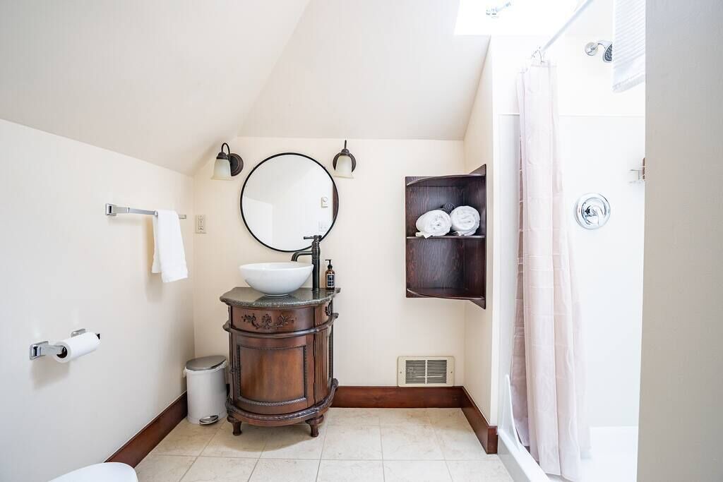 Photo of Bathroom in Broadway