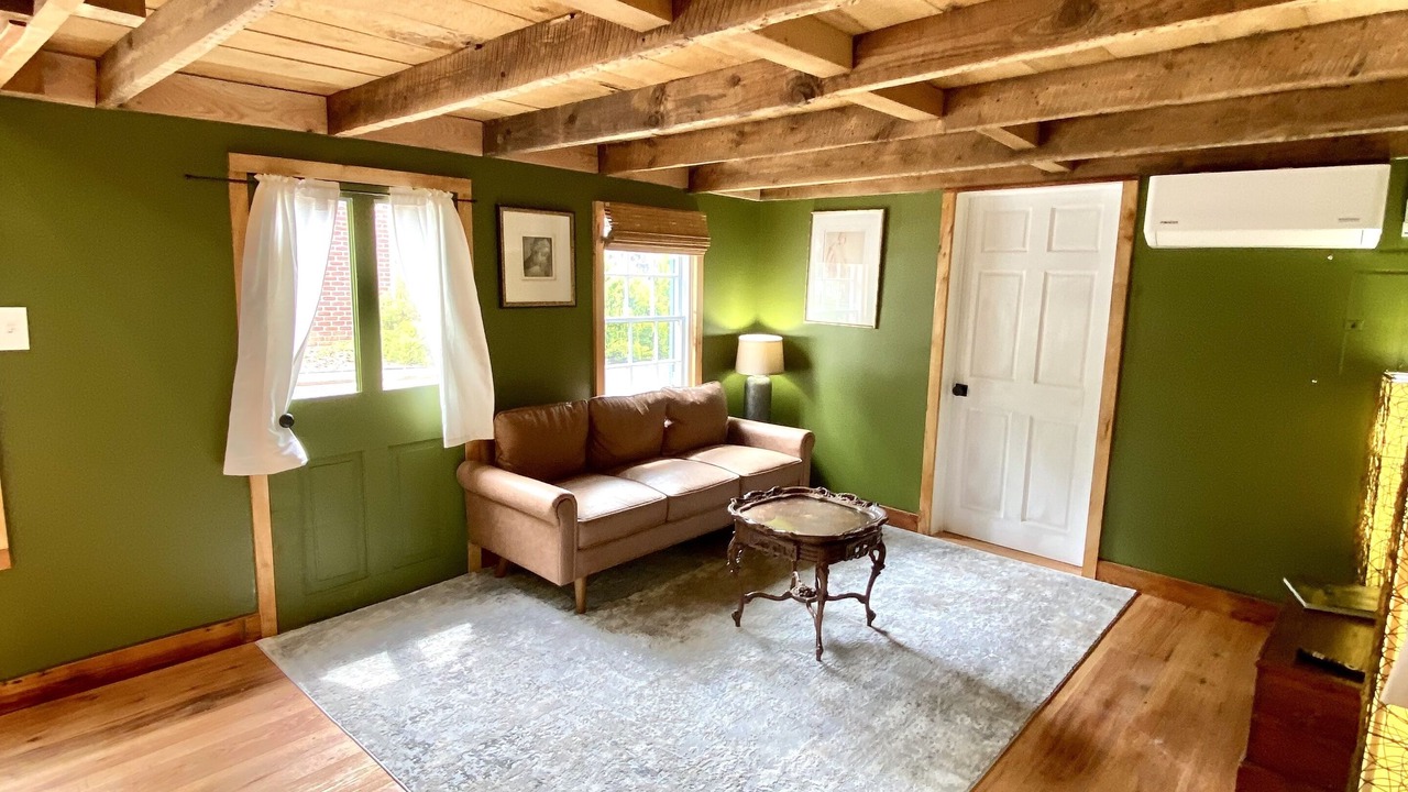 Photo of Livingroom in Leesburg's Old and Historic District
