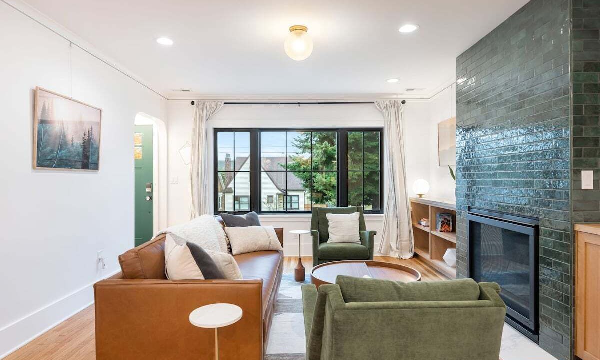 Photo of Livingroom in Queen Anne