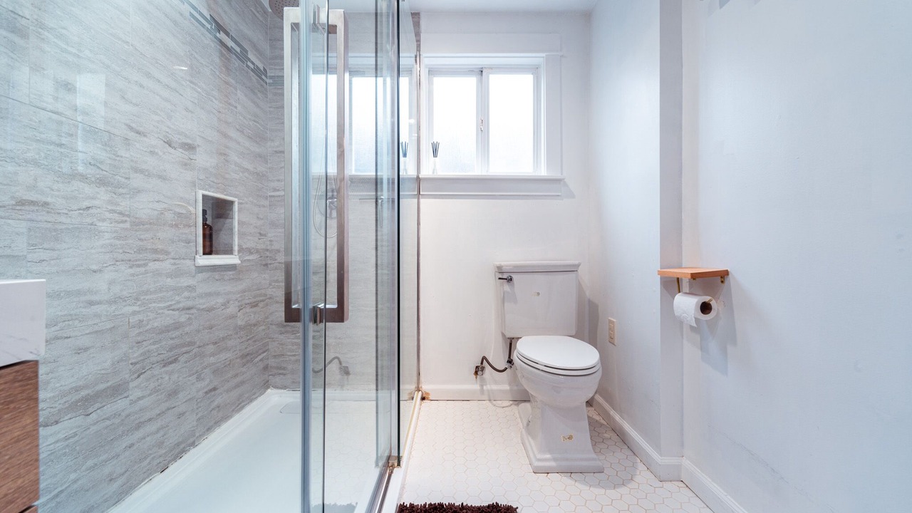 Photo of Bathroom in Maple Leaf