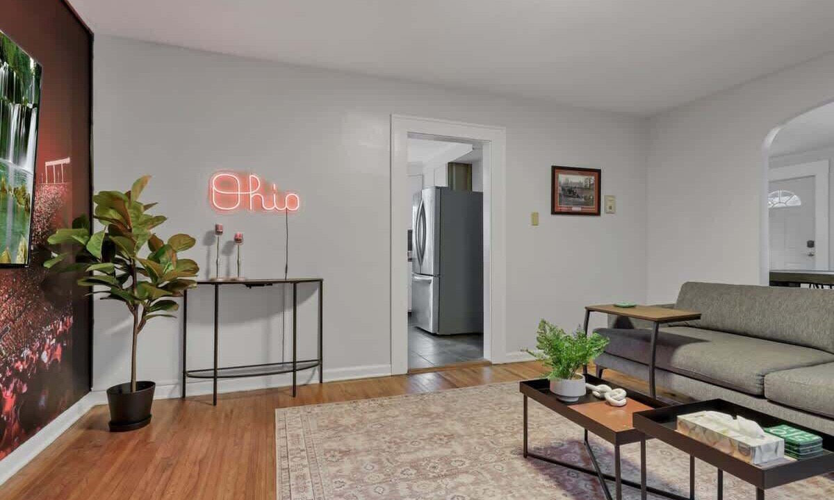 Photo of Livingroom in Clintonville
