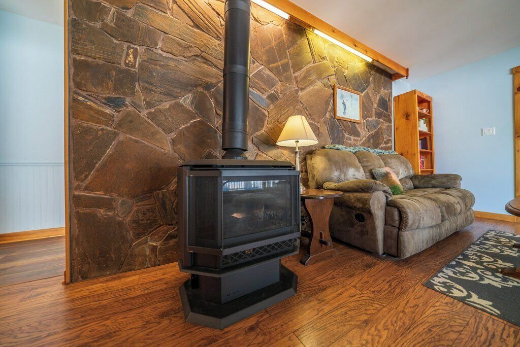 Photo of Livingroom in North Frontenac