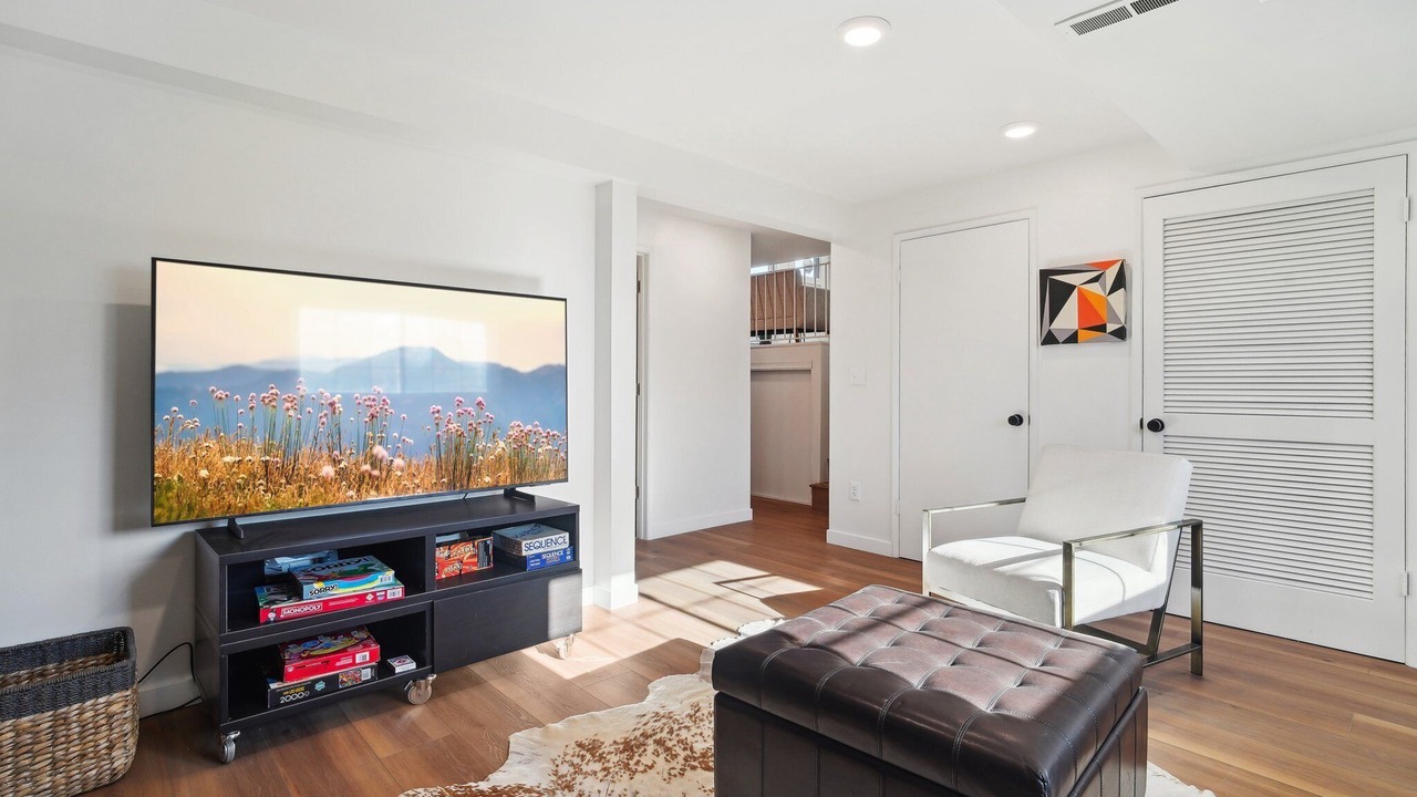 Photo of Livingroom in White Center