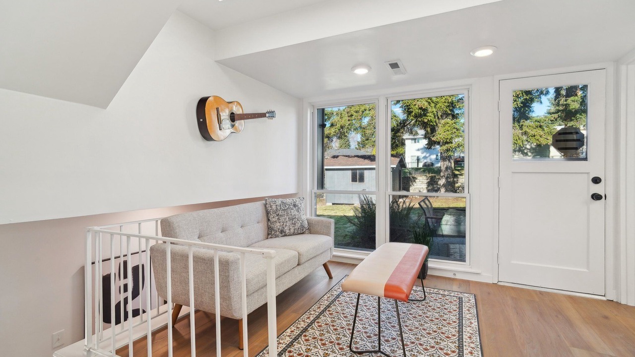 Photo of Livingroom in White Center