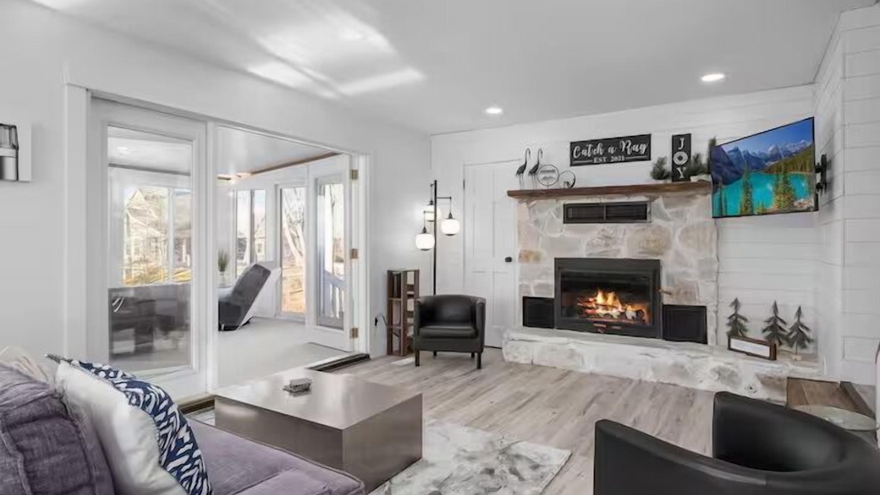 Photo of Livingroom in Montague