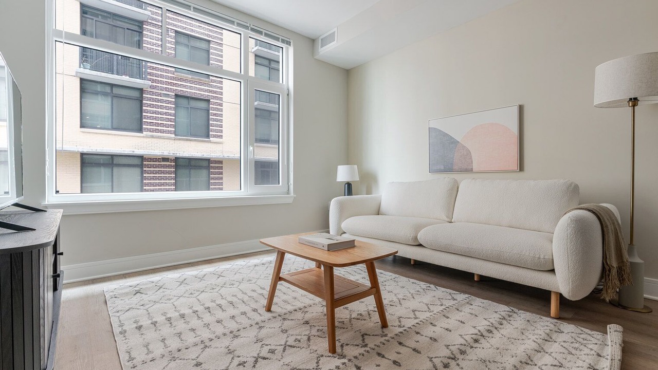 Photo of Livingroom in Woodmont Triangle