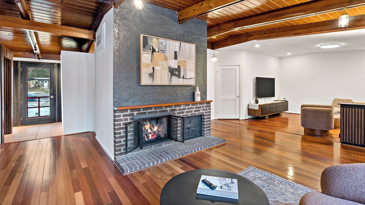 Photo of Livingroom in West Falls Church