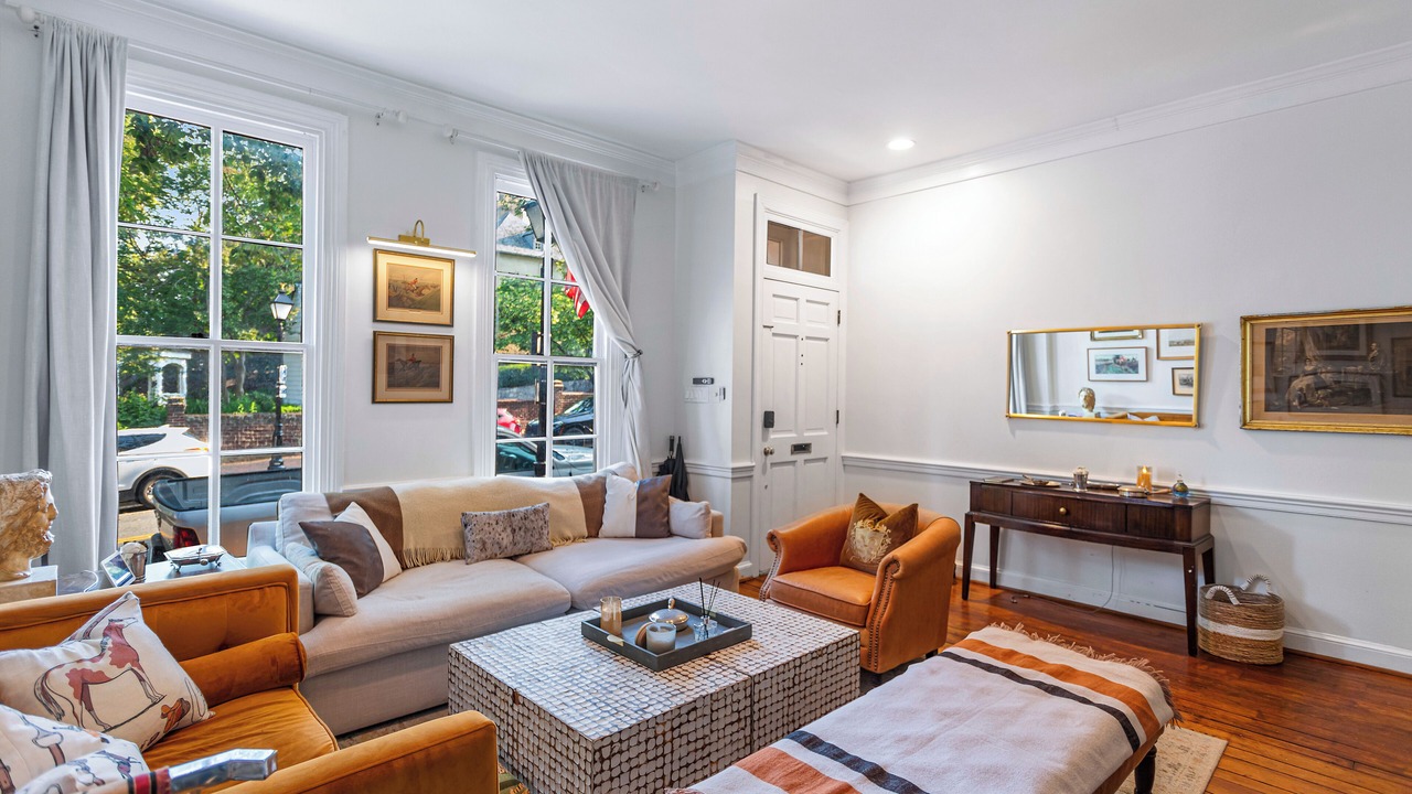 Photo of Livingroom in Old Town Alexandria